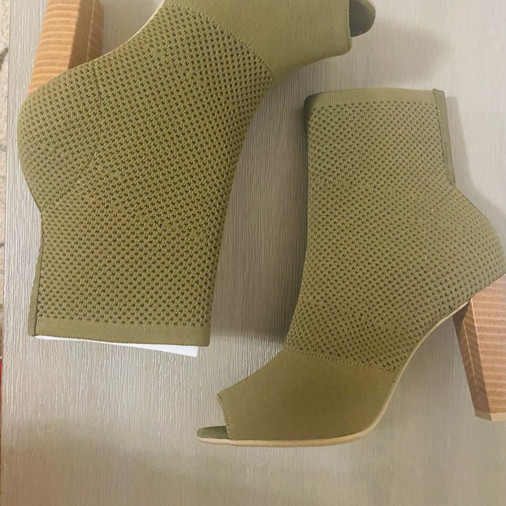 Gently Worn Open Toe Boot Size 7 - image 2